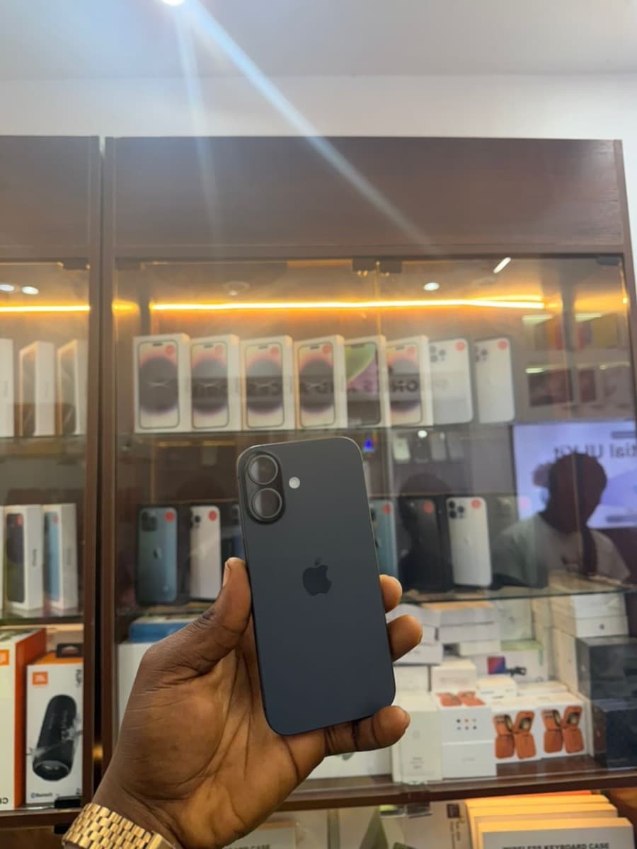 IPhone 17 — image 1 of 1